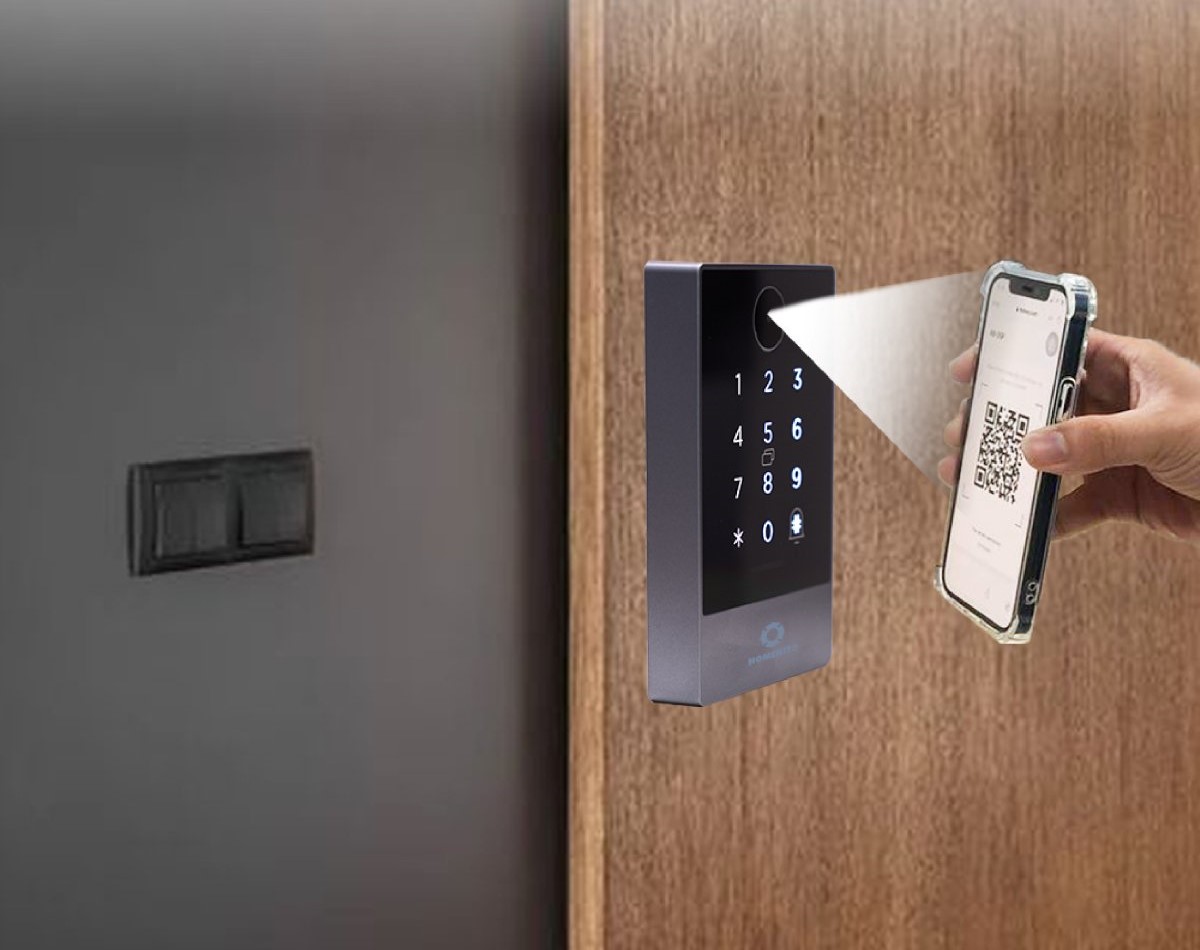 Hệ thống kiểm soát cửa ra vào bằng mã QR thường được sử dụng để cấp quyền truy cập tạm thời cho khách hoặc người dùng ngắn hạn.