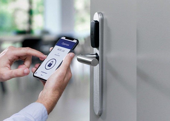 Người dùng có thể mở cửa thông qua Bluetooth, NFC, ứng dụng di động hoặc chìa khóa kỹ thuật số.