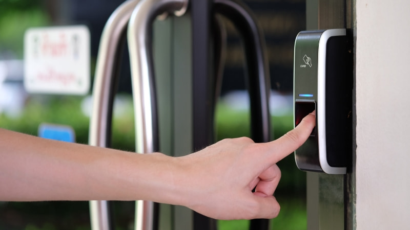 Máy kiểm soát cửa bằng vân tay