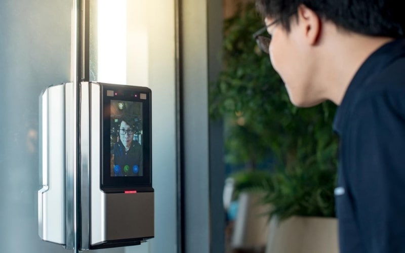 Máy kiểm soát cửa bằng khuôn mặt