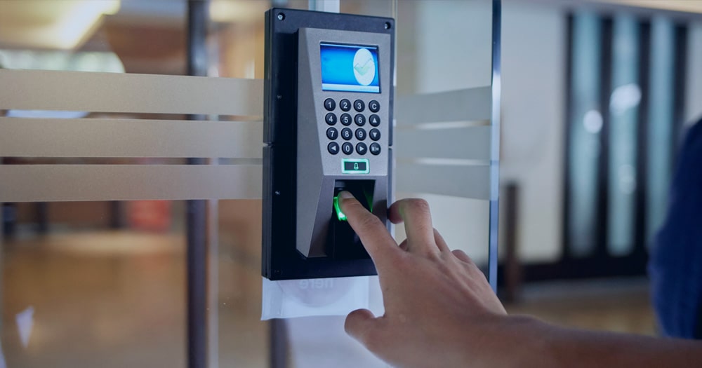 Máy chấm công giúp tổng hợp dữ liệu dễ dàng và nhanh chóng